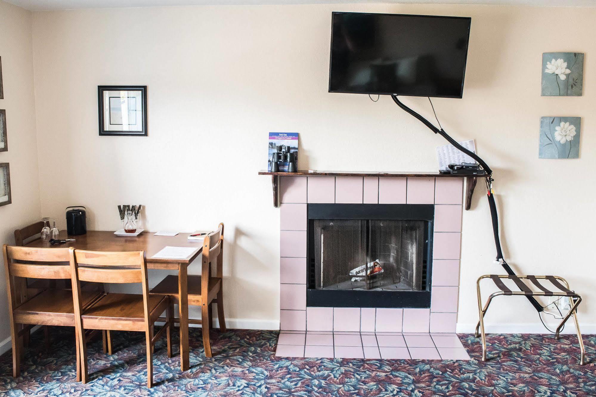 Depoe Bay Inn (Adults Only) ภายนอก รูปภาพ