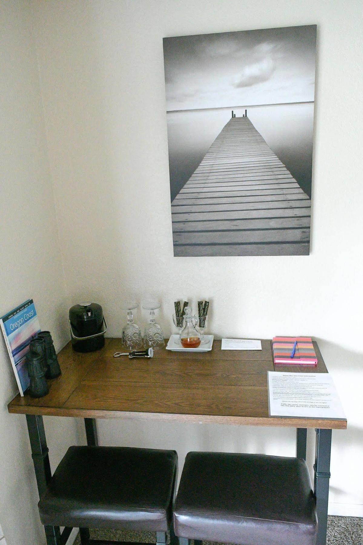 Depoe Bay Inn (Adults Only) ภายนอก รูปภาพ